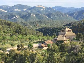 Fully Staffed 8 Bedroom Mountain Retreat with Infinity Pool in Aragon, Spain